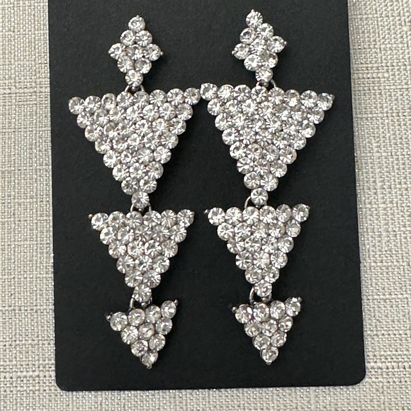 💎Pick 2/$7💎 NEW Fashion Rhinestone Chandelier Earrings - Picture 1 of 2